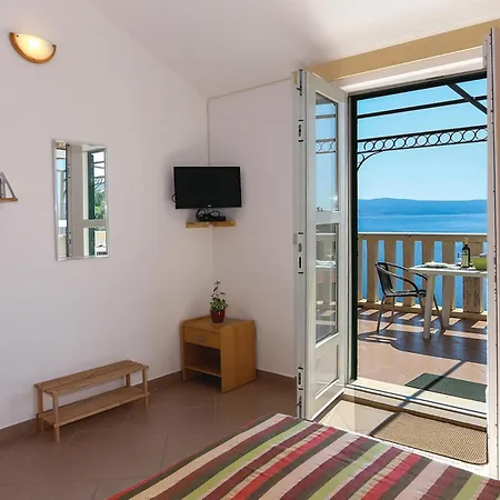 Apartment Amazing In Omis With Kitchenette