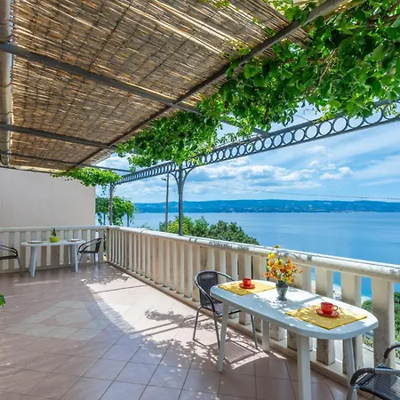 Apartment Amazing In Omis With Kitchenette